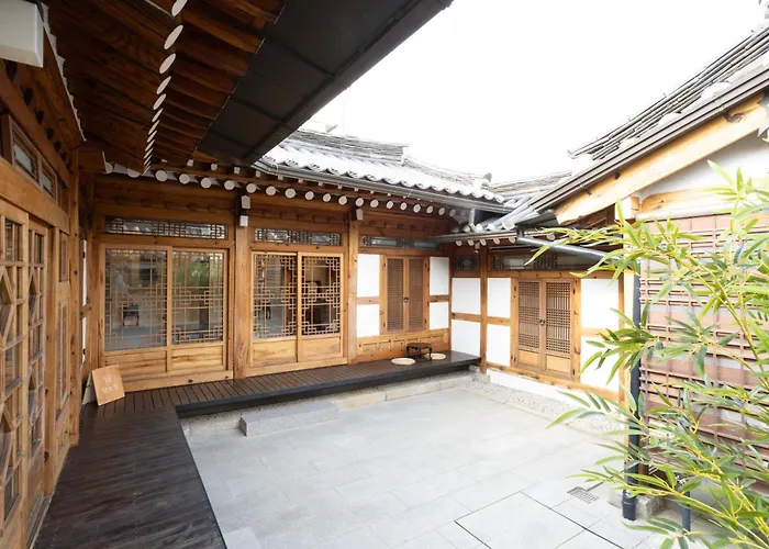 Damsojeong A 100 Year Old Traditional Korean Hanok Built In 1921 * ソウル特別市