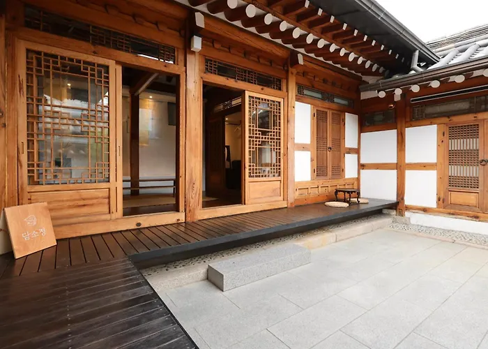 別荘 Damsojeong A 100 Year Old Traditional Korean Hanok Built In 1921 ソウル特別市