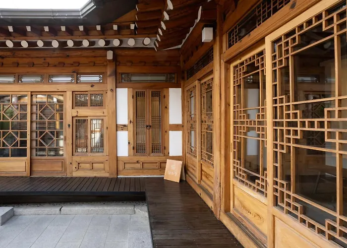 Damsojeong A 100 Year Old Traditional Korean Hanok Built In 1921 別荘 ソウル特別市