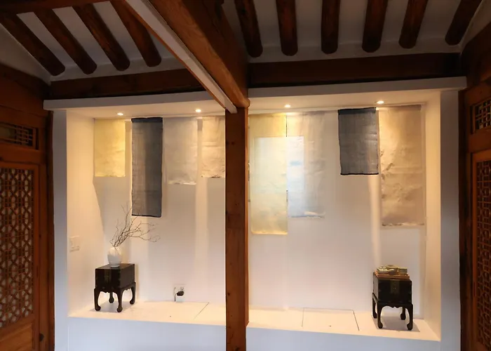 Damsojeong A 100 Year Old Traditional Korean Hanok Built In 1921 * ソウル特別市