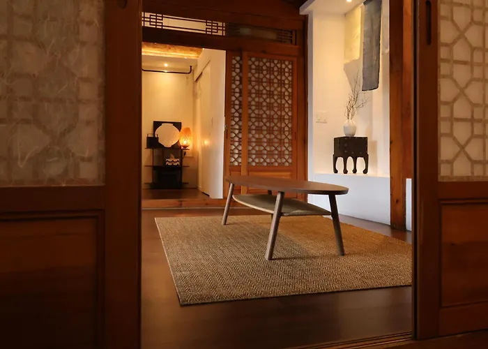 別荘 Damsojeong A 100 Year Old Traditional Korean Hanok Built In 1921 ソウル特別市