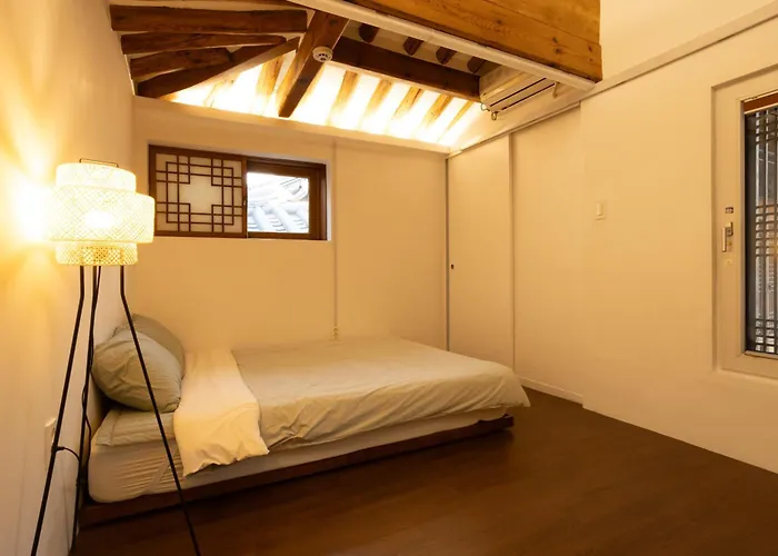 Damsojeong A 100 Year Old Traditional Korean Hanok Built In 1921 別荘 *