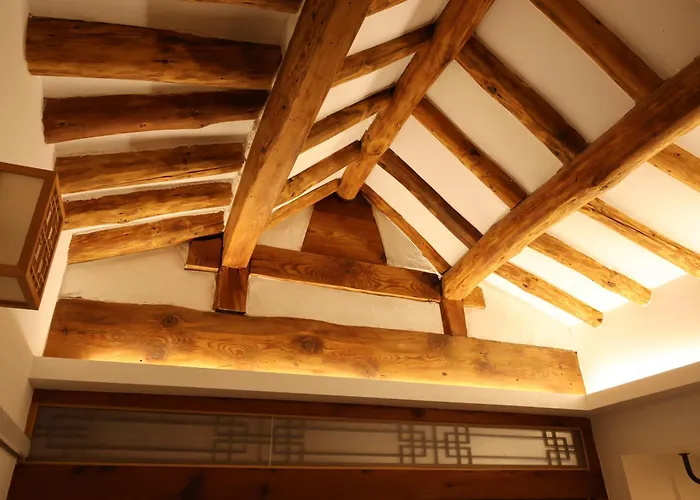 Damsojeong A 100 Year Old Traditional Korean Hanok Built In 1921 別荘 ソウル特別市