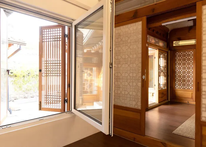 Damsojeong A 100 Year Old Traditional Korean Hanok Built In 1921 * ソウル特別市