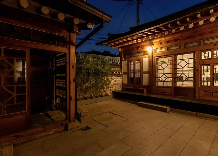 Damsojeong A 100 Year Old Traditional Korean Hanok Built In 1921 別荘 ソウル特別市