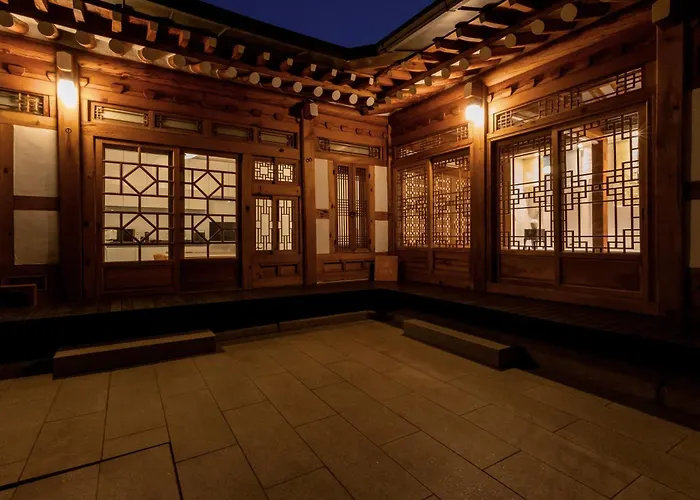 Damsojeong A 100 Year Old Traditional Korean Hanok Built In 1921 * ソウル特別市